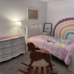 Girls Bedroom Set (Twin Bed)