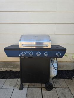 Gas Grill with propane tank