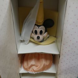 Disney Minnie Mouse Musical 15" Figurine Porcelain Doll Brave Little Tailor new . with a box and keys. 