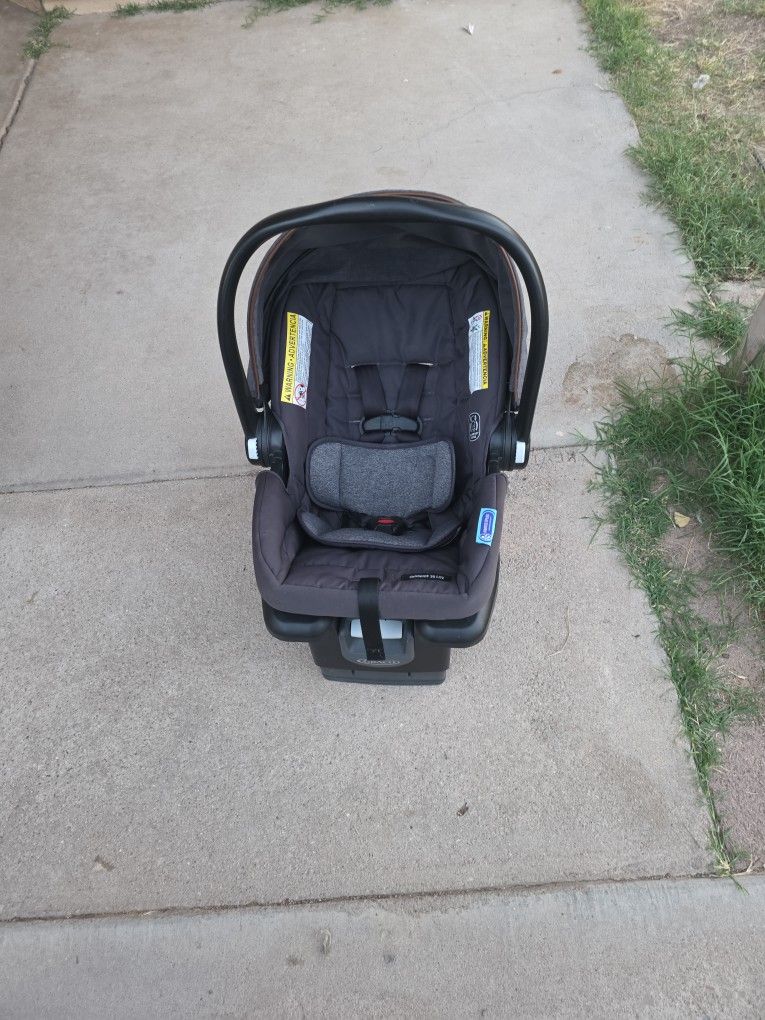 Graco Snugride 35 Lite With Base