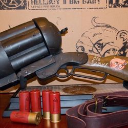 Sideshow Hellboy 2 Big Baby Replica Prop Gun Signed By Mignola And Perlman- RARE