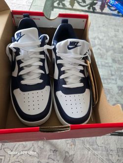 Nike Court Borough Low NB (GS) Size 5Y