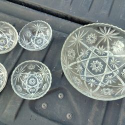 Five Bowls Doesn't Say Anything On It I Don't Think It's Crystal If It Is You're Lucky Day