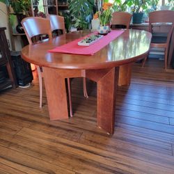 Beautiful Cherry Wood Table With 6 Chairs. 