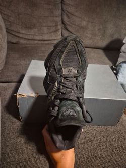 Men New Balance  black on black