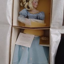 New Franklin Heirloom Mint Sleeping Beauty doll