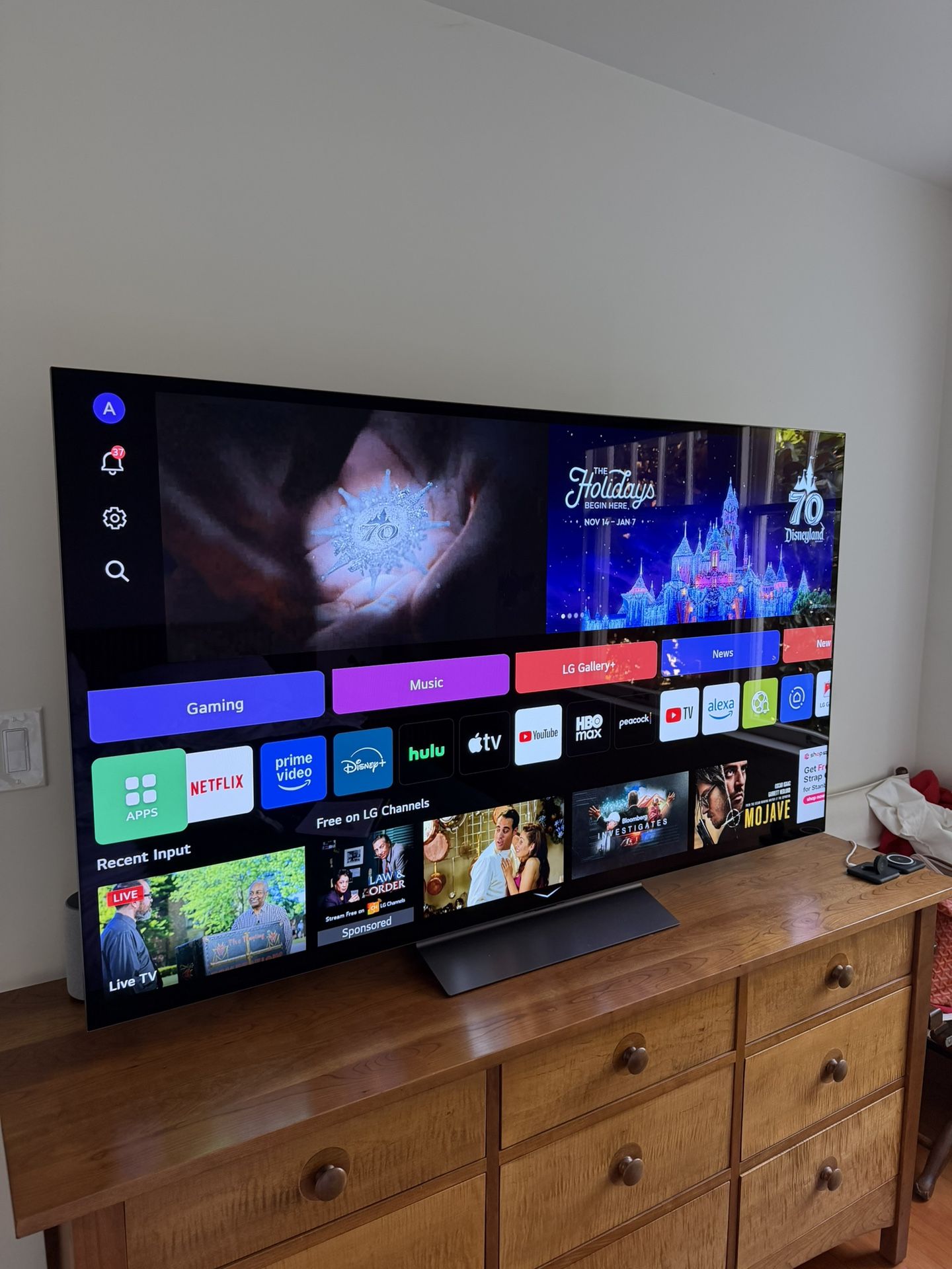 Stunning 65 Inch OLED LG 4k TV