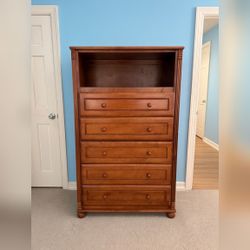 Belinni Jessica Brown Dresser – Dallas, TX