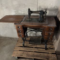 Antique White Rotary Sewing Machine In 6 Drawer Cabinet