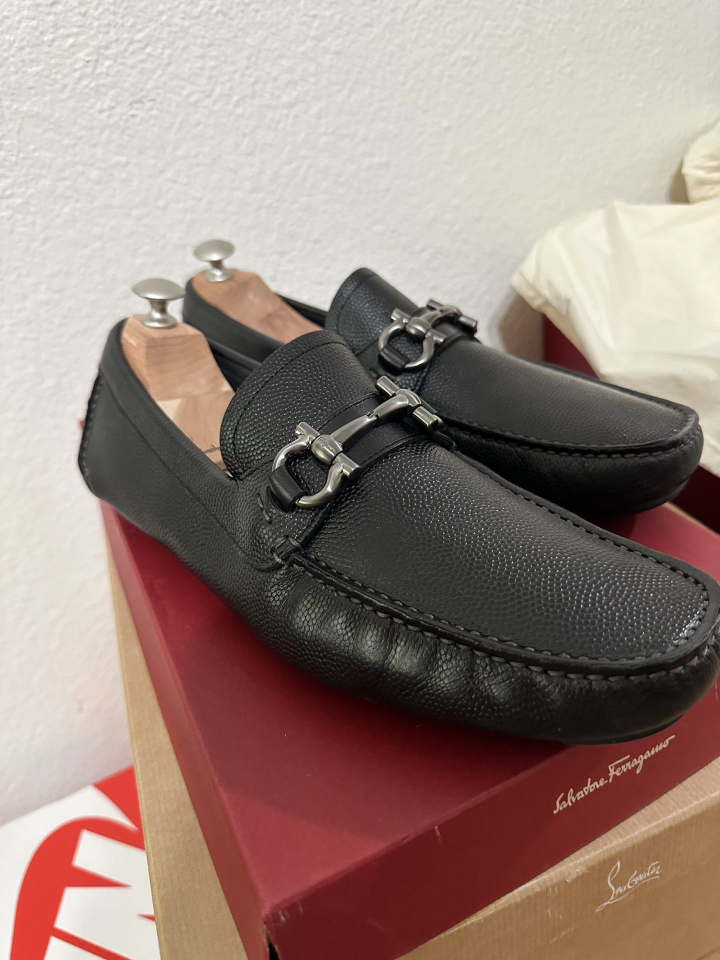 Globus Tøm skraldespanden mølle V. Ferragamo Mens Slip-on Black Leather Loafers, Men's Size 8, $550 for Sale  in Anaheim, CA - OfferUp