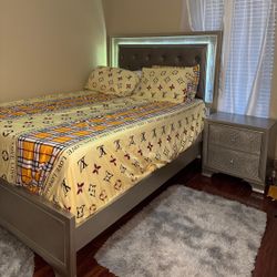 Embossed Crocodile Pattern Grey LED Bedroom Set