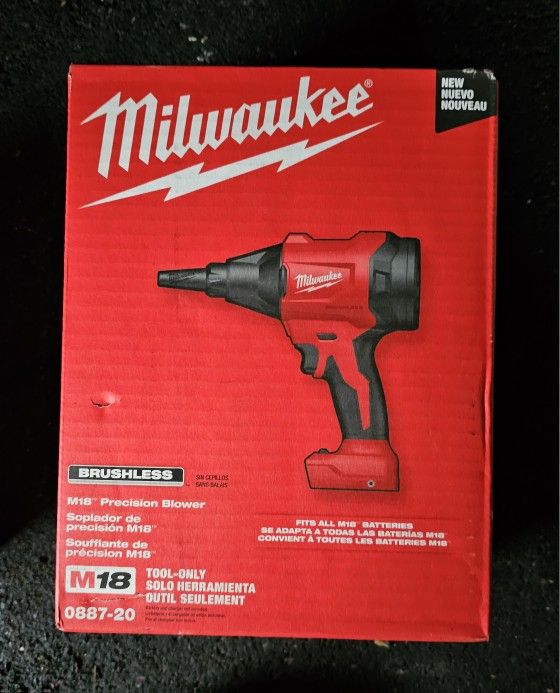 Milwaukee
M18 18V Lithium-Ion 570 MPH Brushless Cordless Precision Blower with Variable Speed Trigger and Trigger Lock