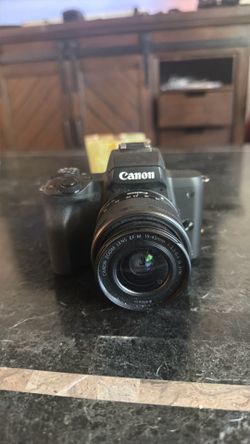 📸 Canon EOS M50 Mirrorless Camera + 15-45mm Lens (Excellent Condition)
