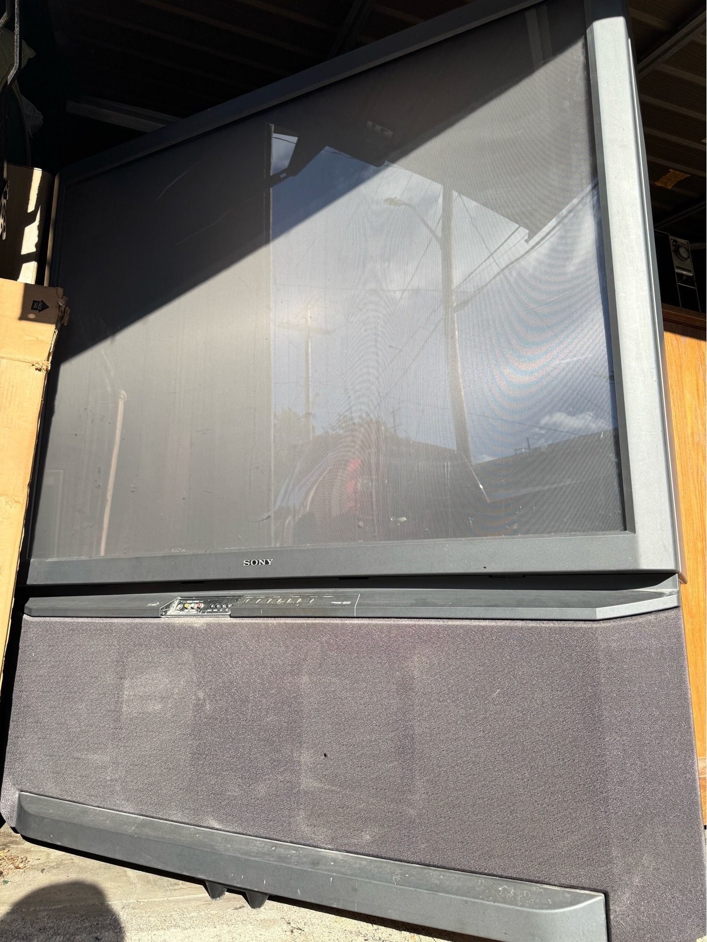 Vintage TV Television 1999 Sony Trinitron 61in rear projection tv