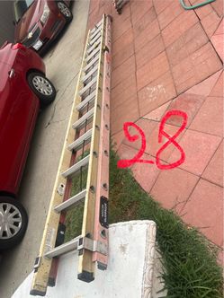 Escalera de 28 pies de fibra de vidrio perfectas, condiciones