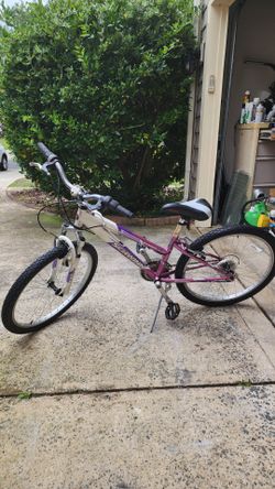Schwinn  bicycle  In Good Condition Works Perfectly