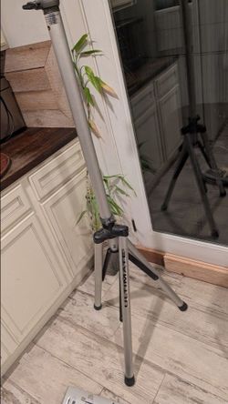Ultimate Support TS-80S Original Series Aluminum Tripod Speaker Stand w/Integrated Speaker Adapter - Silver