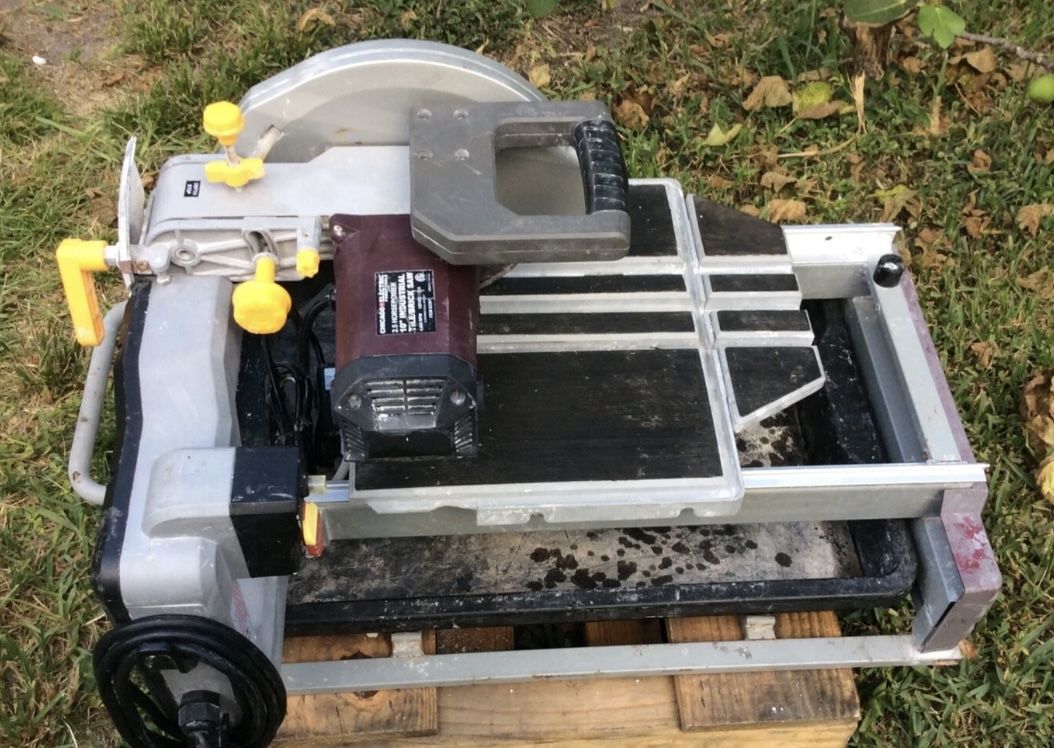2.5 HP, 10-in Industrial Tile/Brick Saw