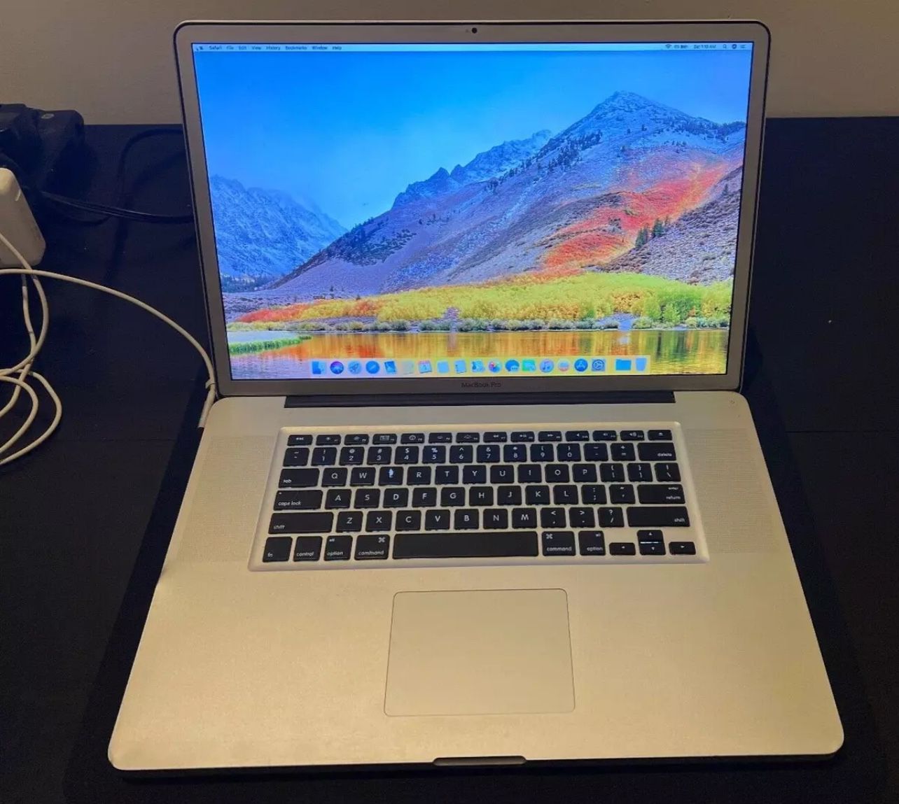 17 inch Macbook Pro i7 500gb SSD