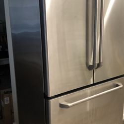 3 Year Old GE Fridge Stainless Steel