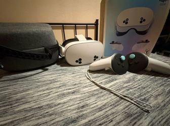 Meta Quest 3 VR Headset with Controllers and Case