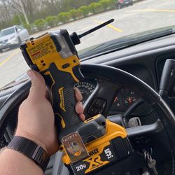 DCF850 Brushless 1/4 Impact