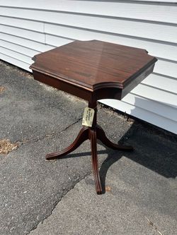 Beautiful Vintage solid wood pedestal table