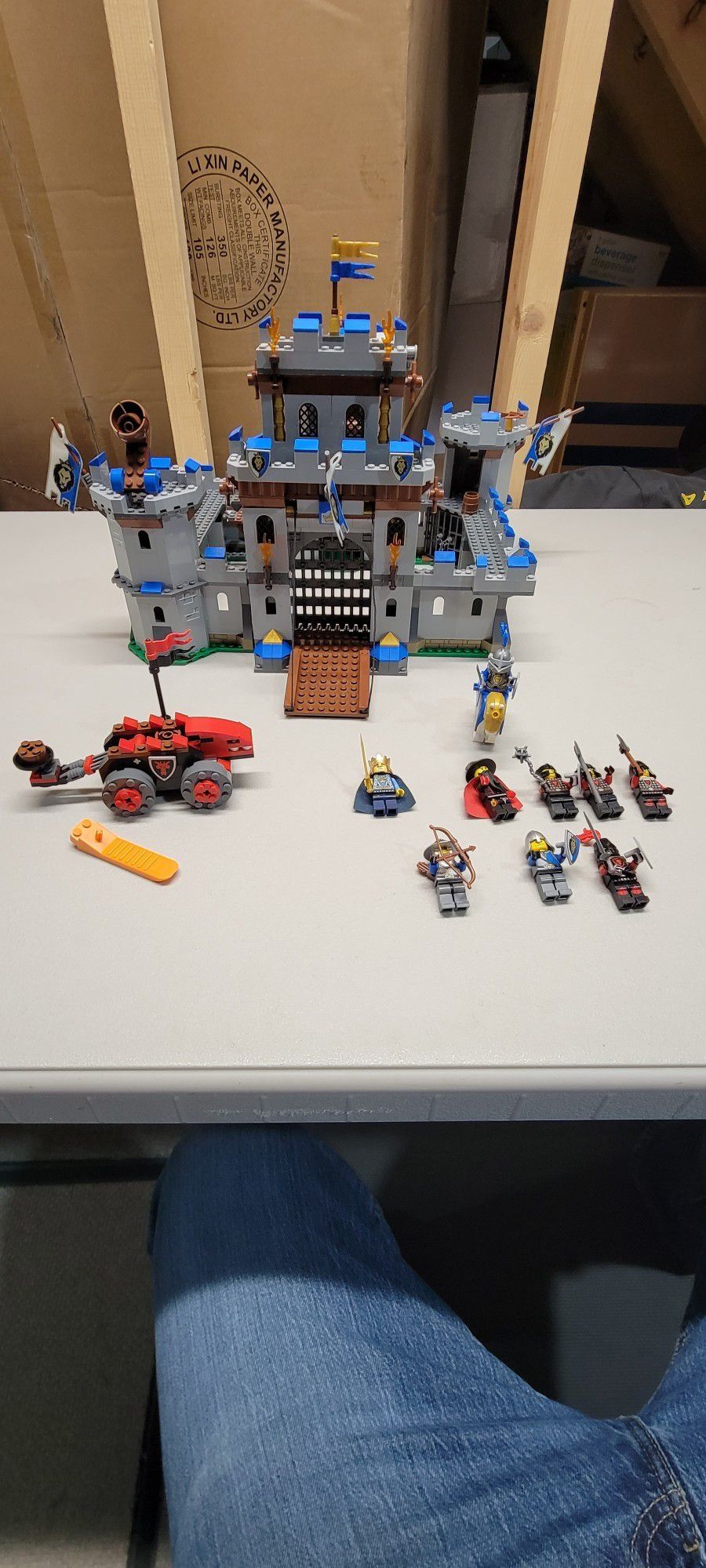 LEGO Castle - King's Castle - [70404] - 99% complete w/ instructions & box