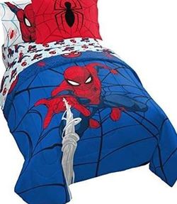 Jay Franco Marvel Spiderman Webtastic 7 Piece Full Size Bed Set - Includes Reversible Comforter & Sheet Set - Super Soft Kids Bedding Fade Resistant