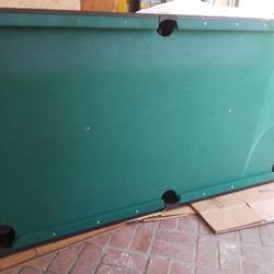 Pool table 