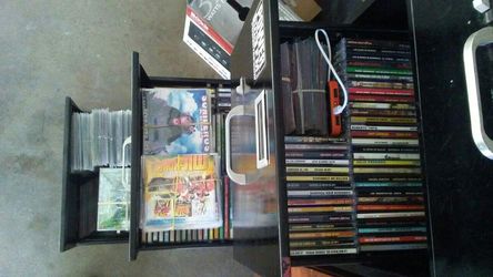 Musica De la mayoria cumbias .regeeton .salsa. Corridos. Romantica. Y mas .4 cds x10 USB y( cds car De telefono. ) 25.00 De 8 GB