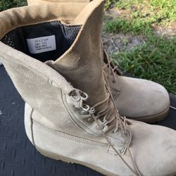 Boots US Army.  Tan Gore Tex 