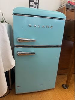 Retro Mini Fridge and Freezer
