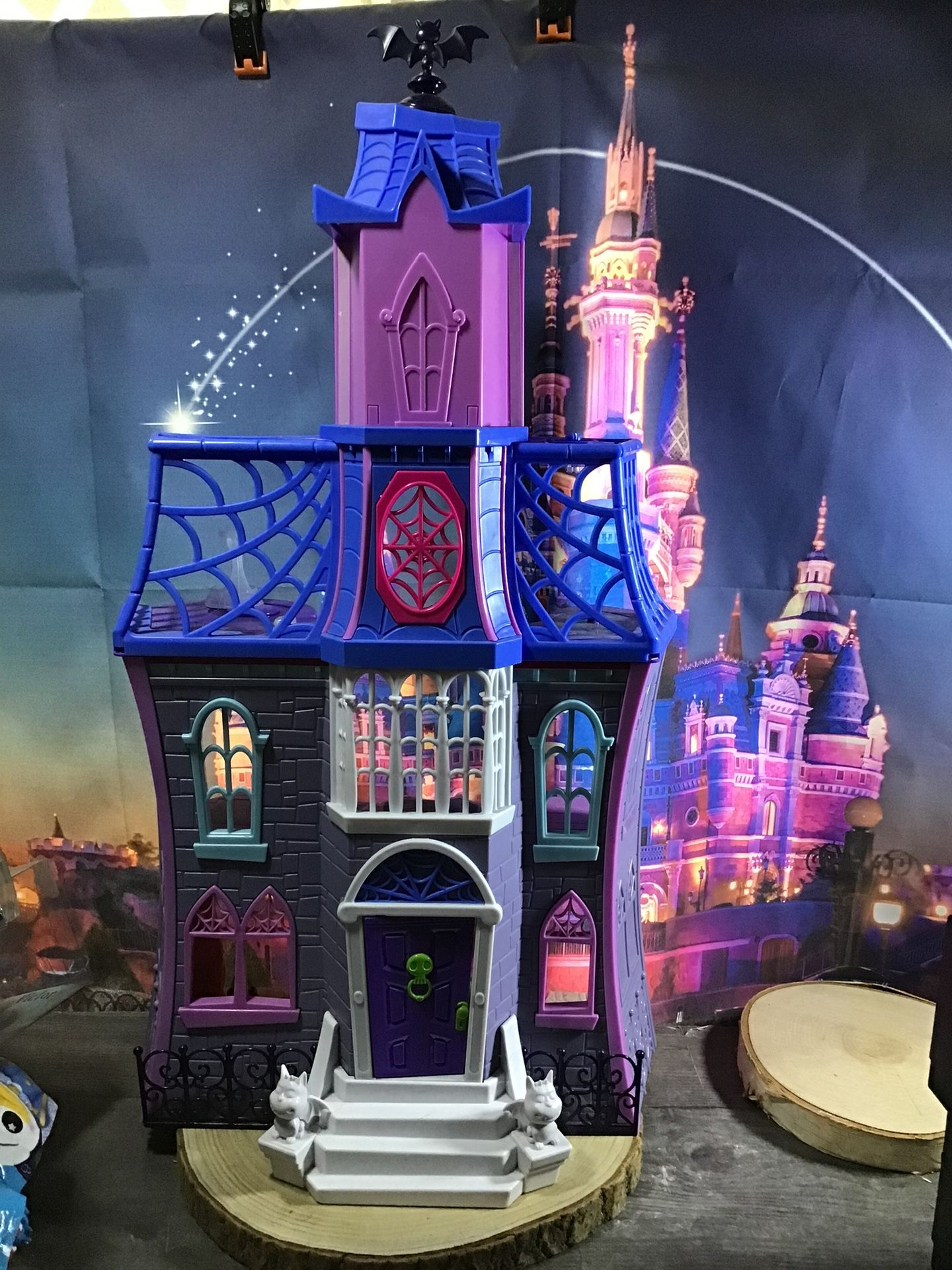Disney Jr. Vampirina Scare B&B Doll Play House Mansion With Figures