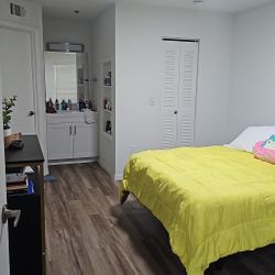 Alquilo HABITACIÓN Para DAMA PREFERIBLEMENTE 