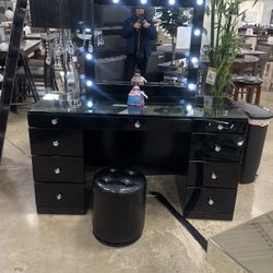 Vanity with Stools 