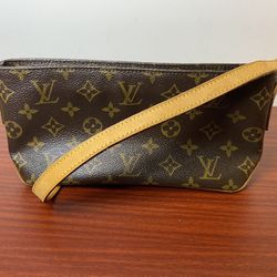 LOUIS VUITTON TROTTEUR CROSSBODY