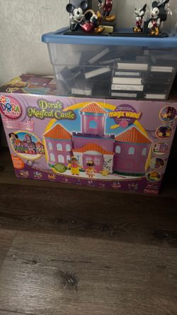 Dora’s magic castle play set