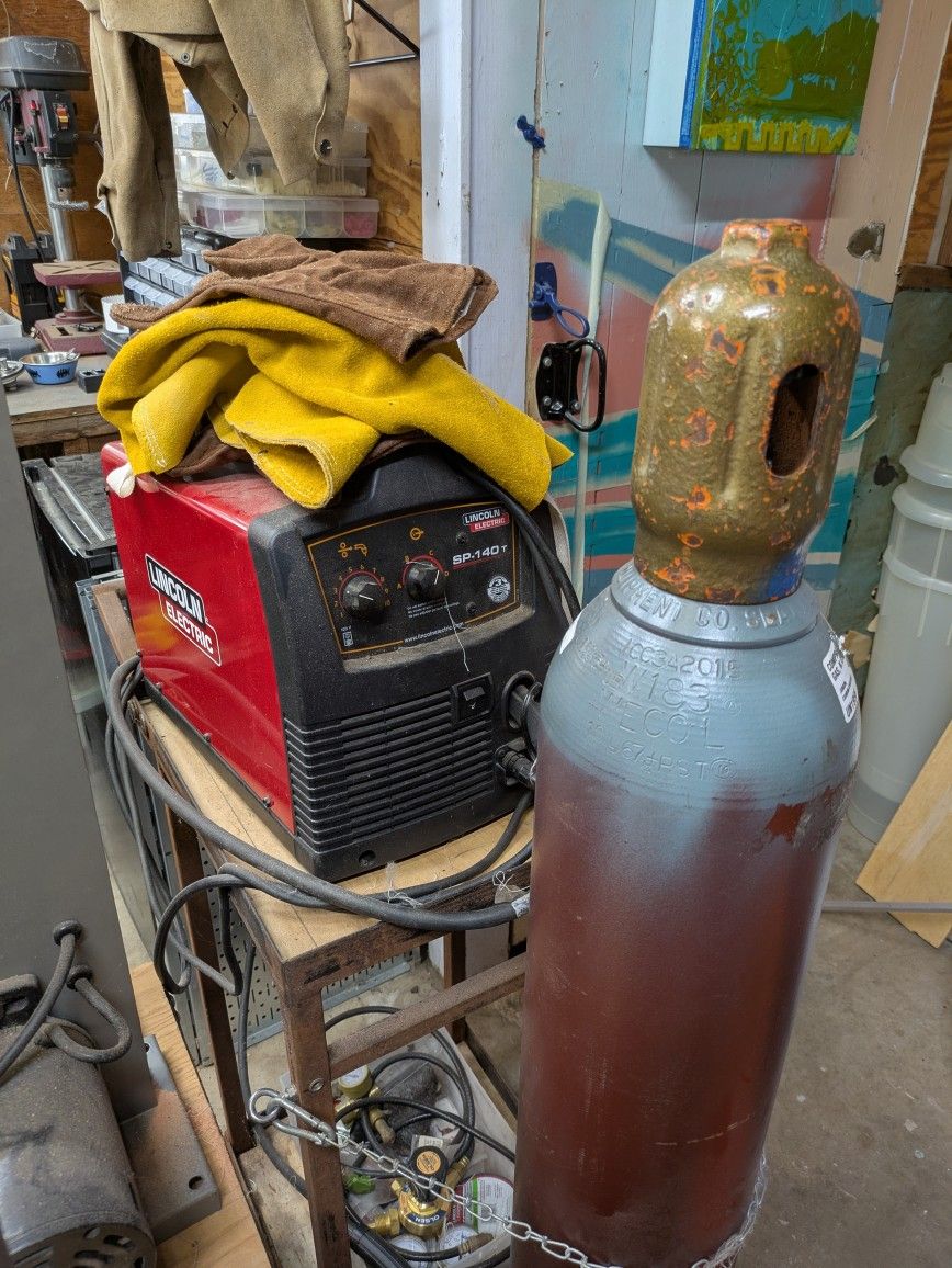 Lincoln 140 MIG 120V With Gas Bottle And Accessories