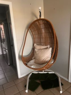 Hanging egg chair