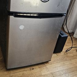 Mini fridge whirlpool