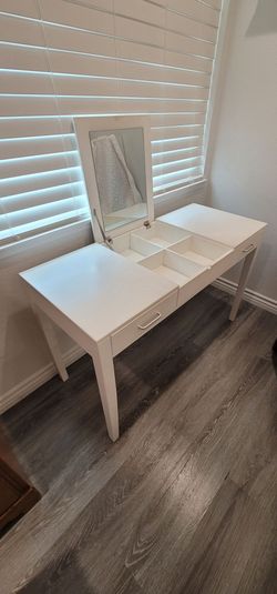 Vanity Make Up Table