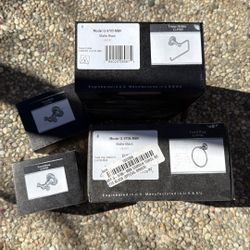 Graft Bathroom Accessories 