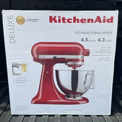New KitchenAid stand Mixer Deluxe 4.5 qt
