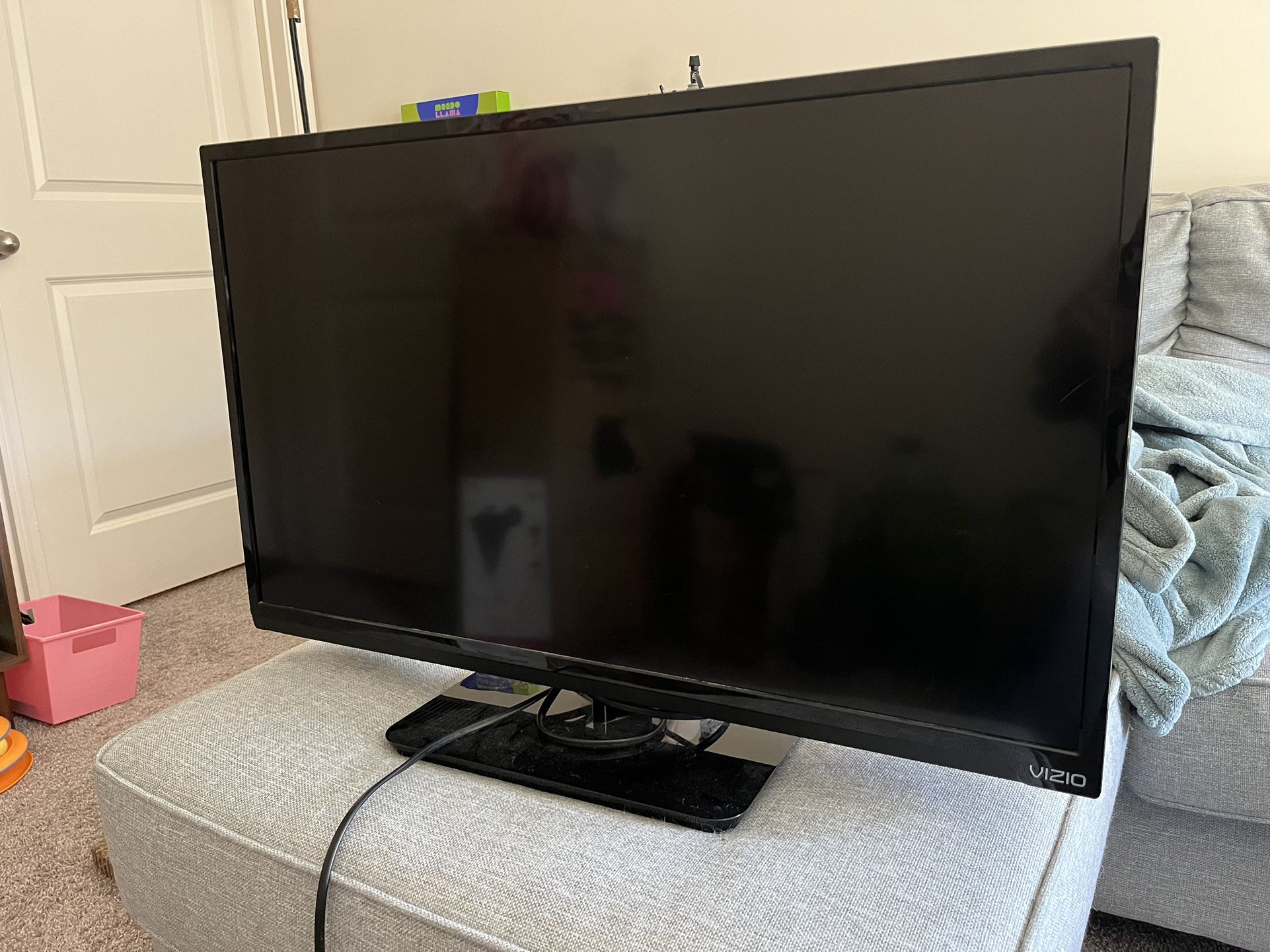 30” Vizio Tv W/ Remote