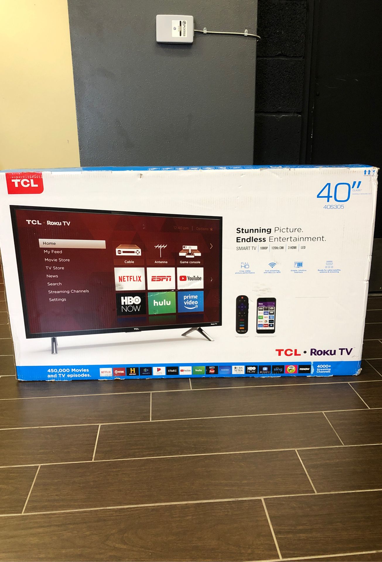 Brand New Unused TCL LED 40 Inch Smart TV with Roku