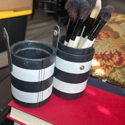 Morphy, black and white brush travel set