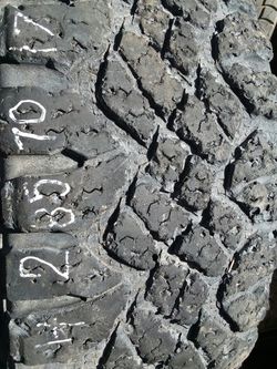 285 70 17 one Goodyear Wrangler tire
