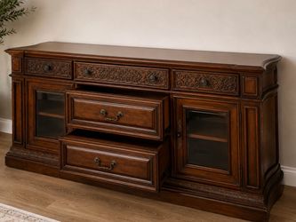 MUST GO! Solid Wood Traditional TV Stand