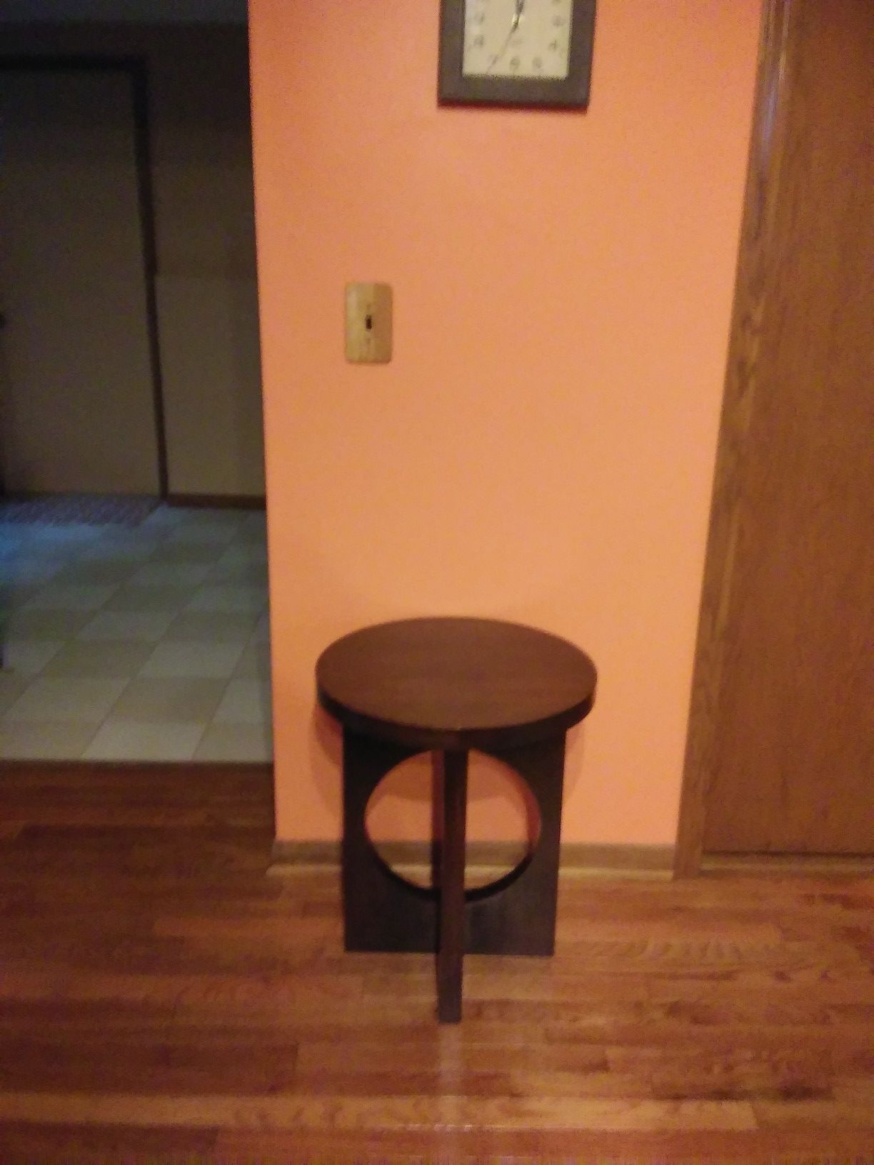 Circular end table. Pick up and cash only.